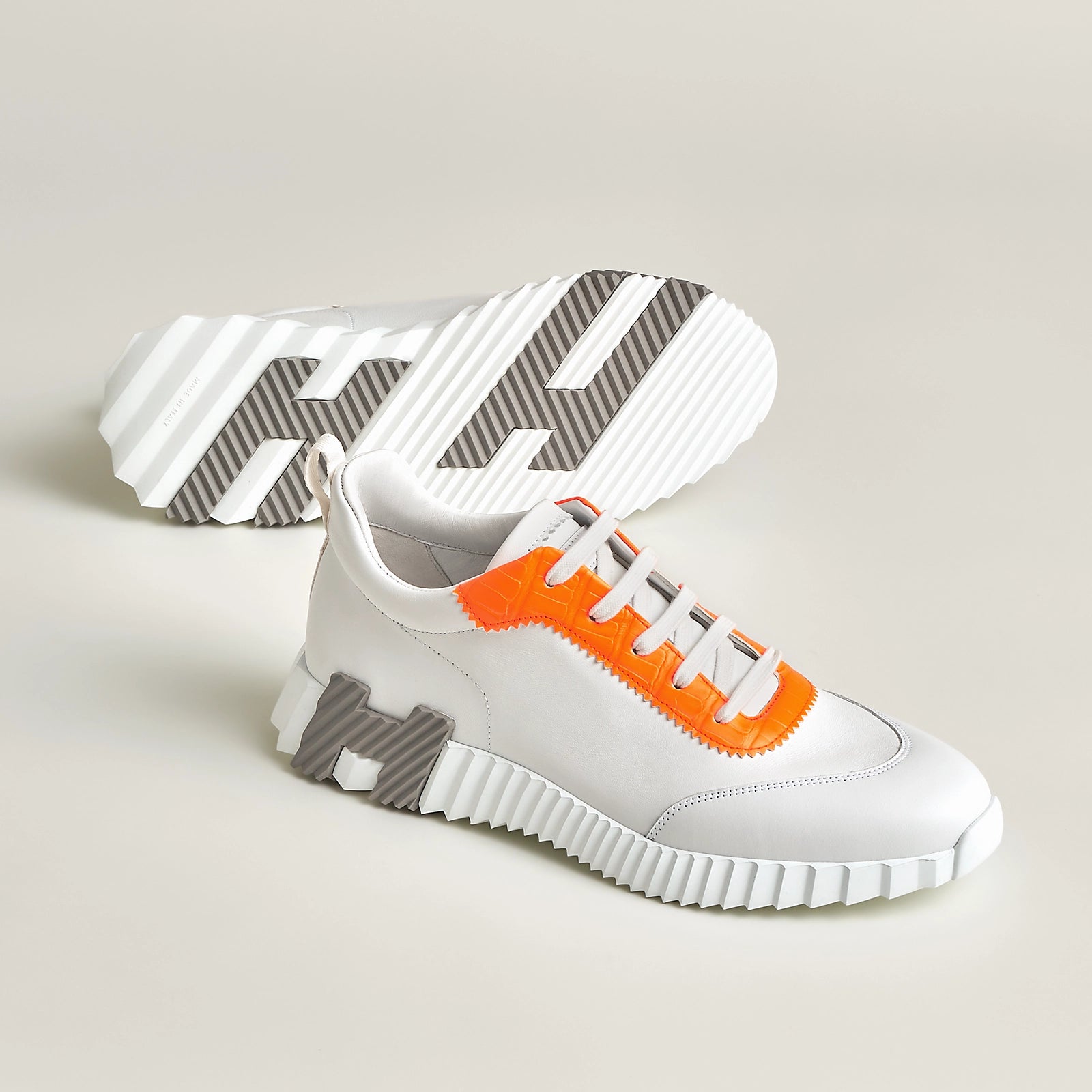Bouncing Sneaker