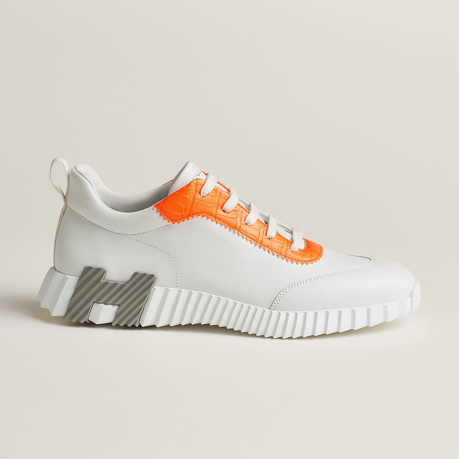 Bouncing Sneaker
