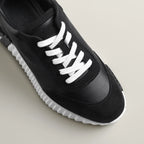 Bouncing Sneaker