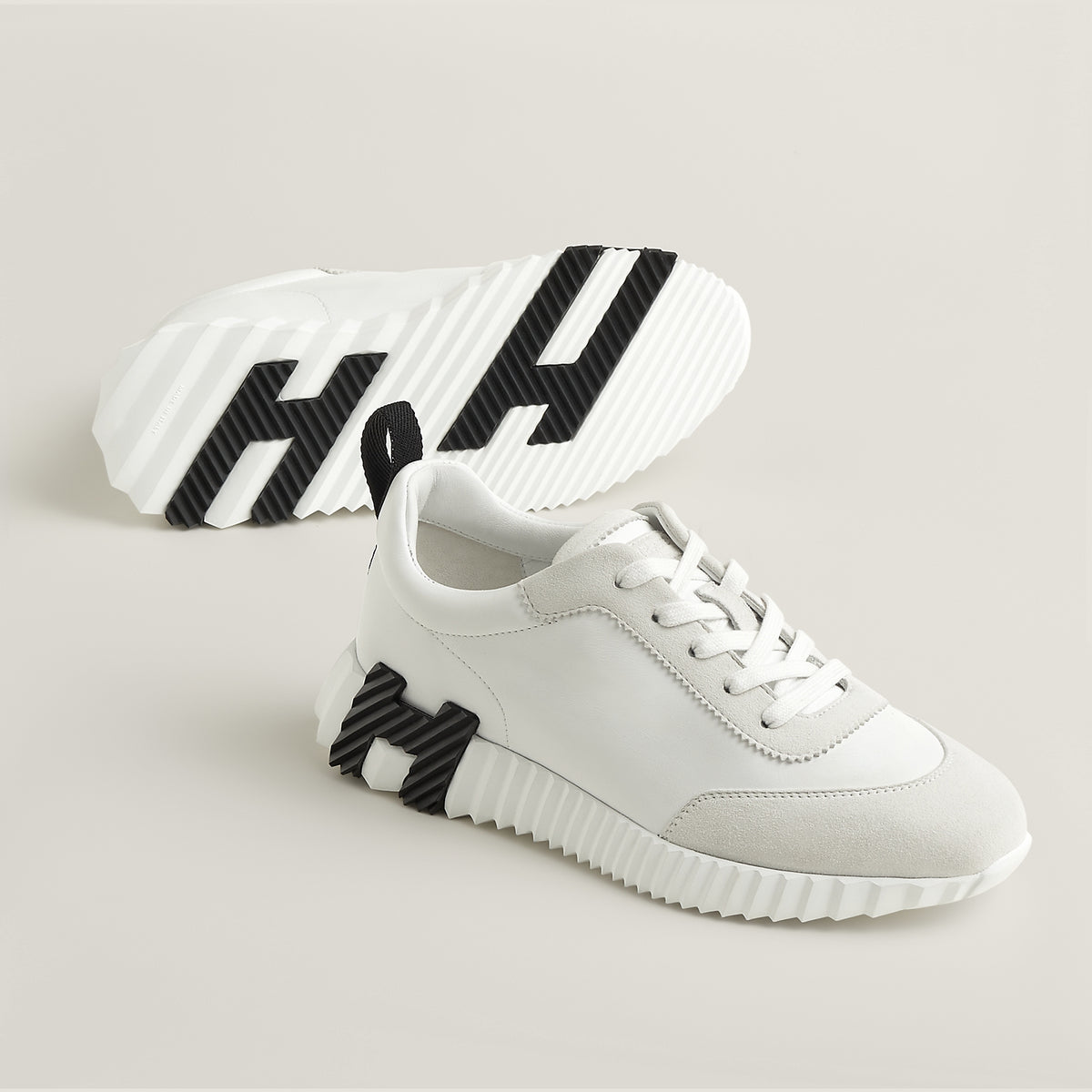 Bouncing Sneaker