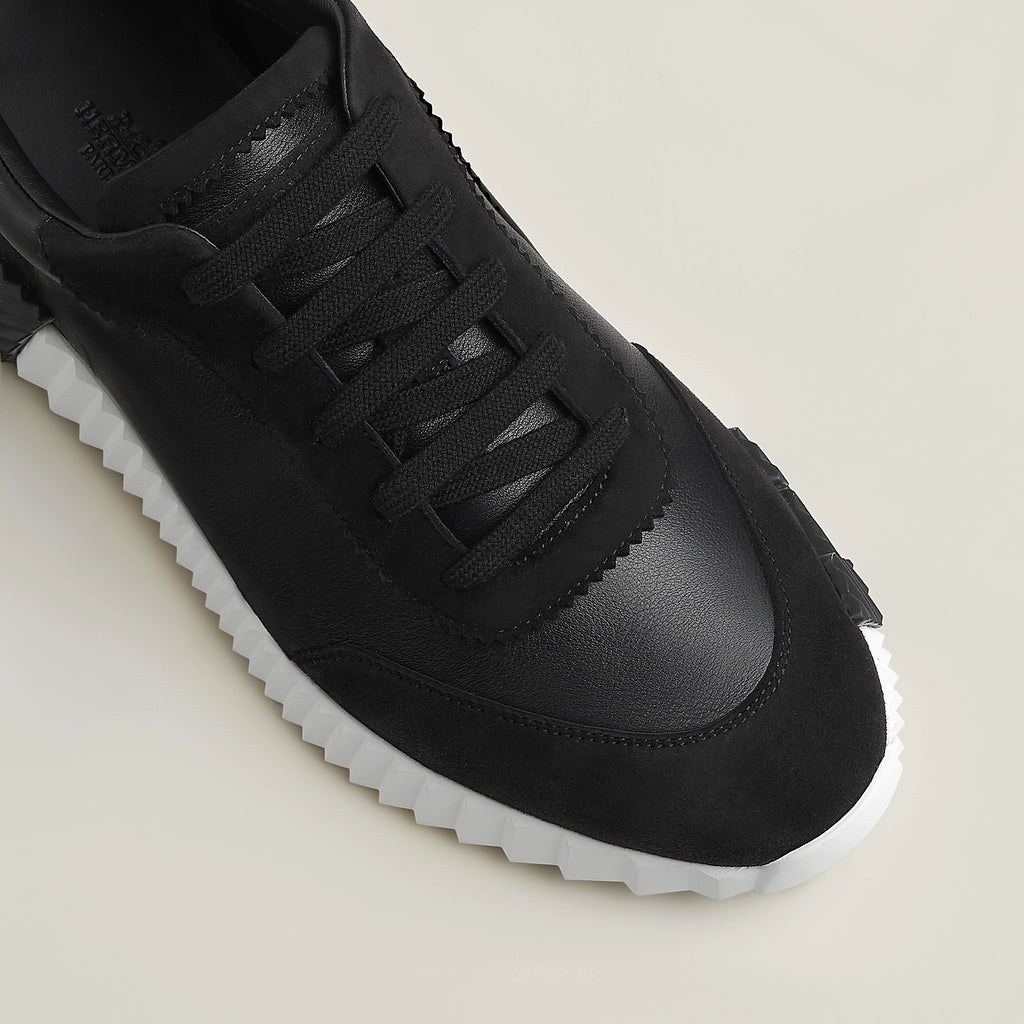 Bouncing Sneaker
