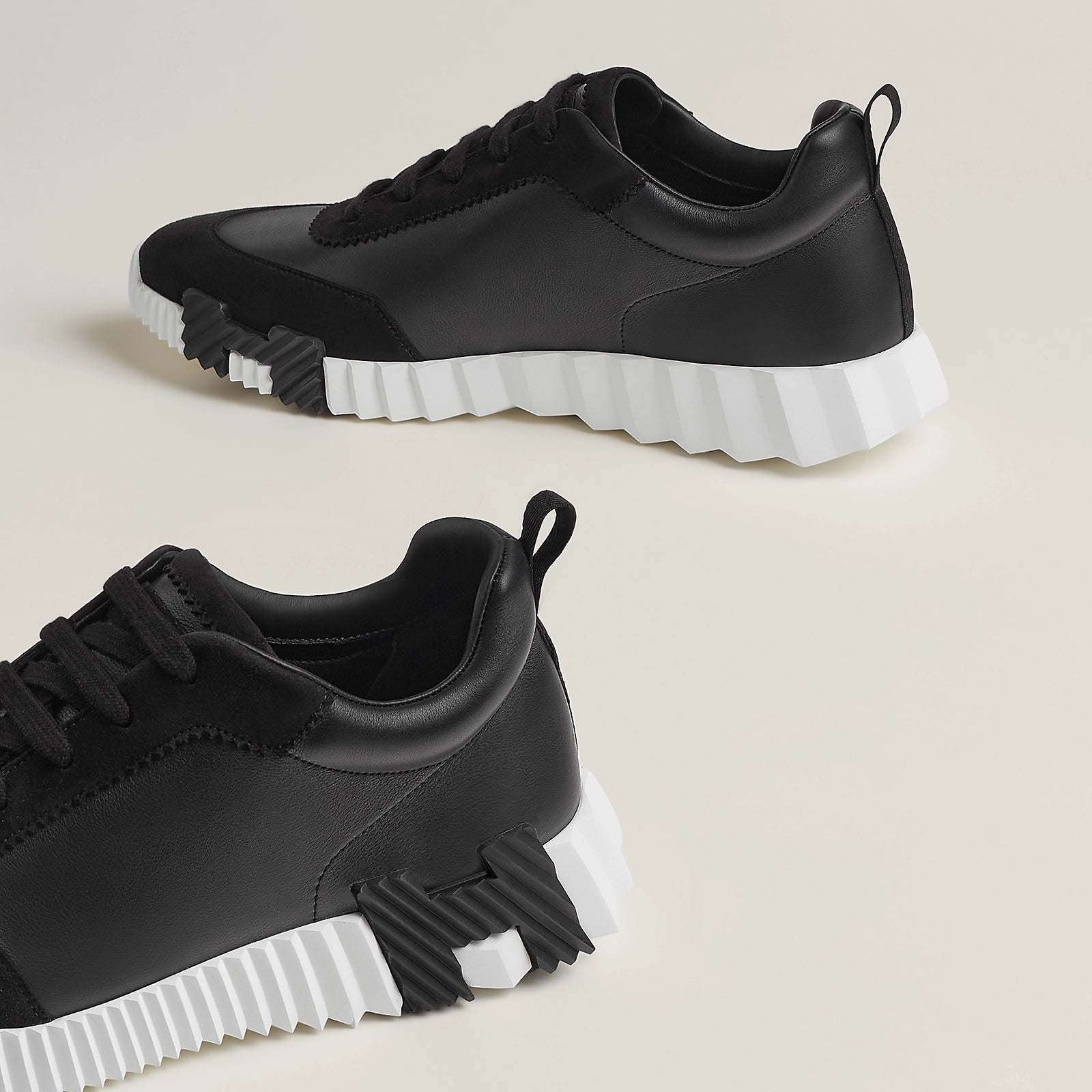 Bouncing Sneaker