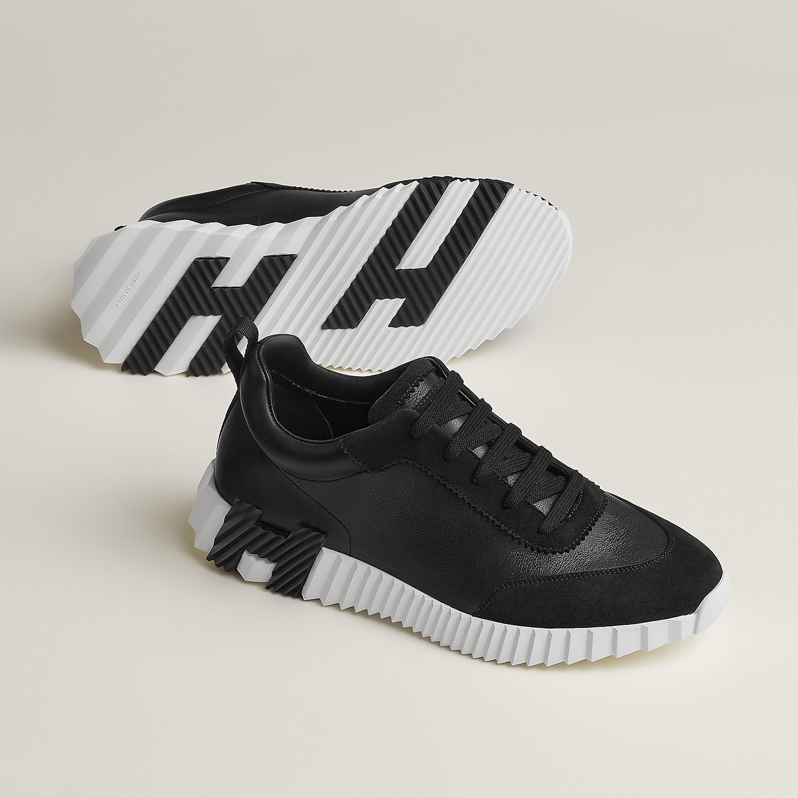 Bouncing Sneaker