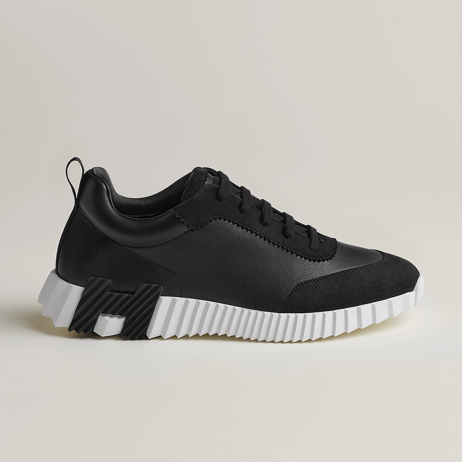 Bouncing Sneaker