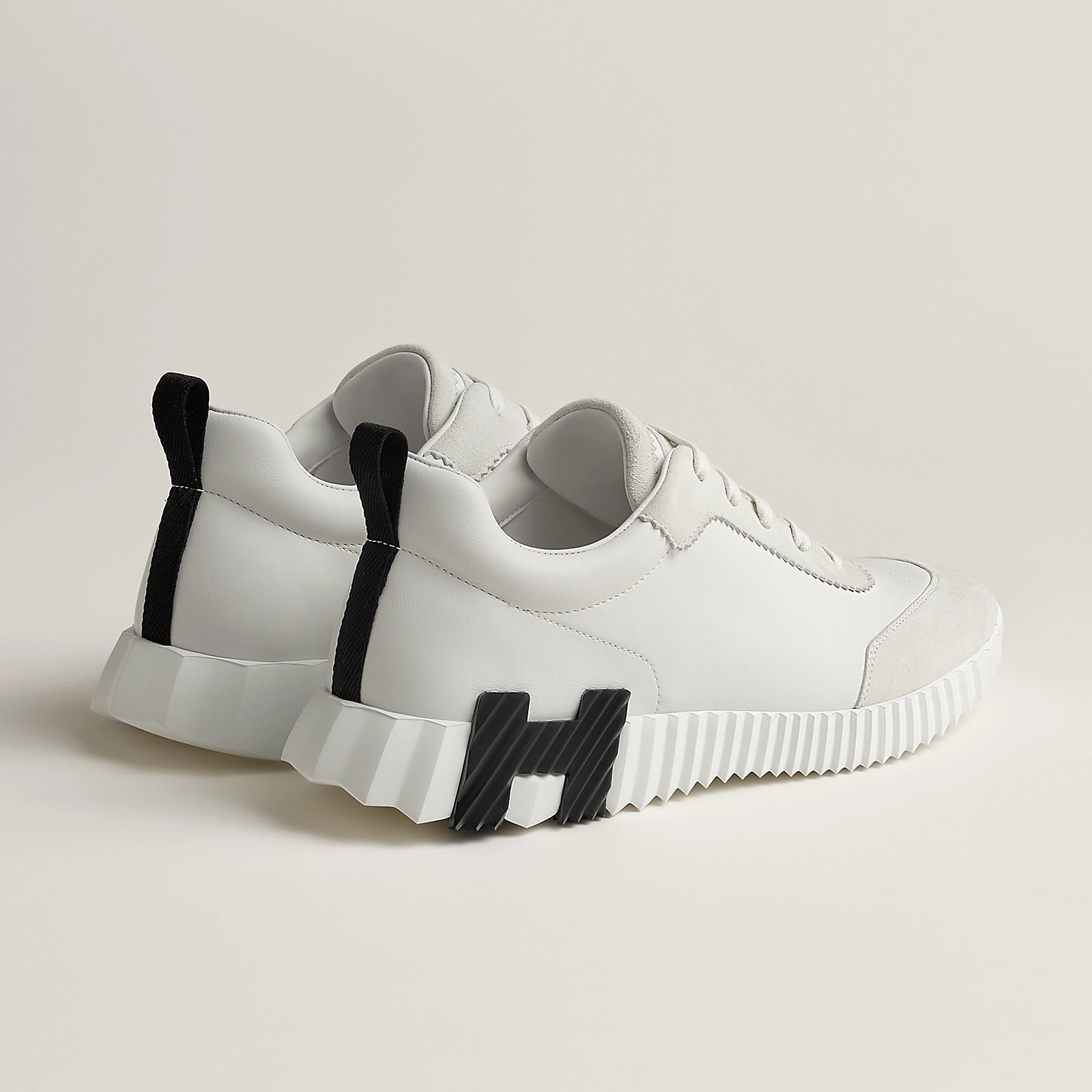 Bouncing Sneaker