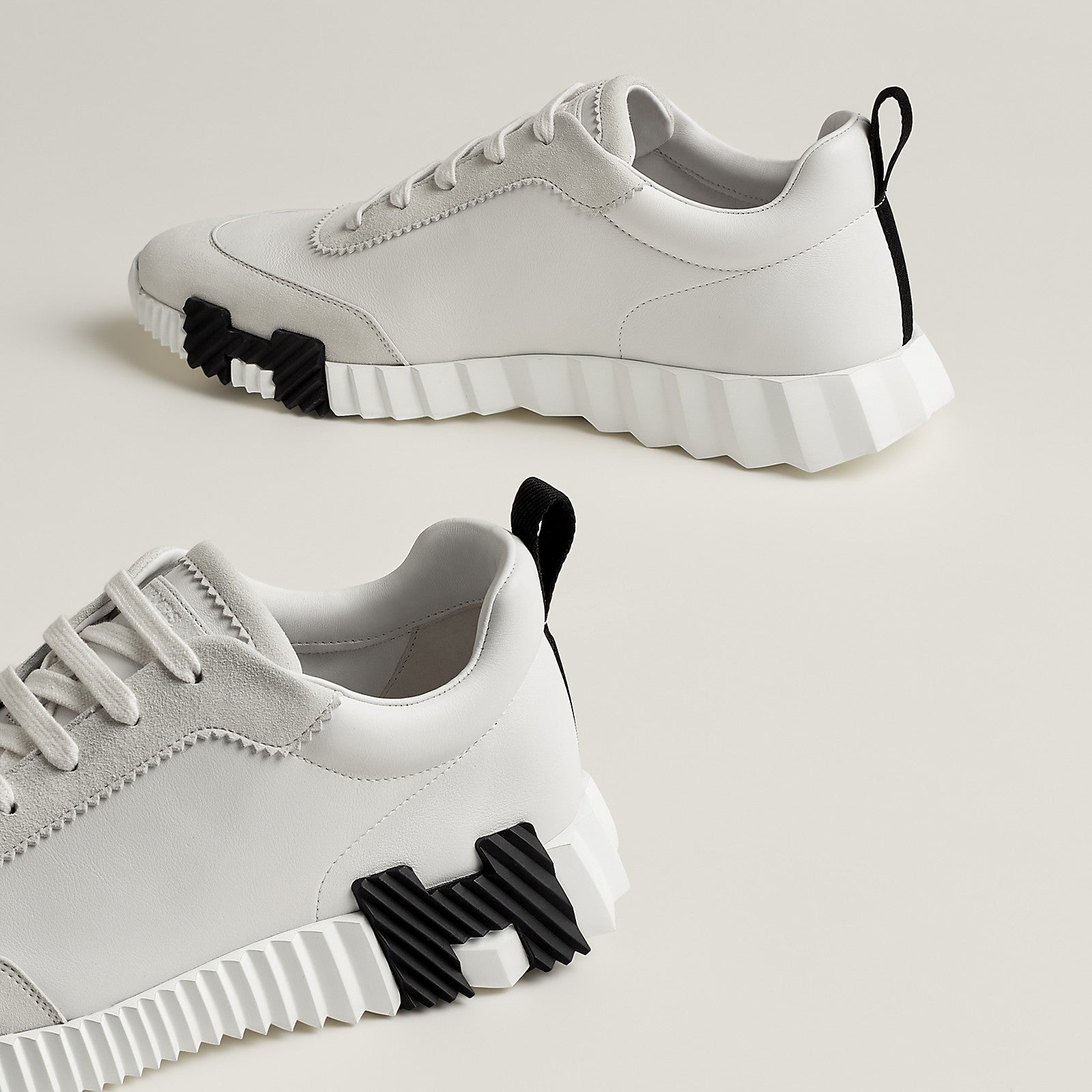 Bouncing Sneaker