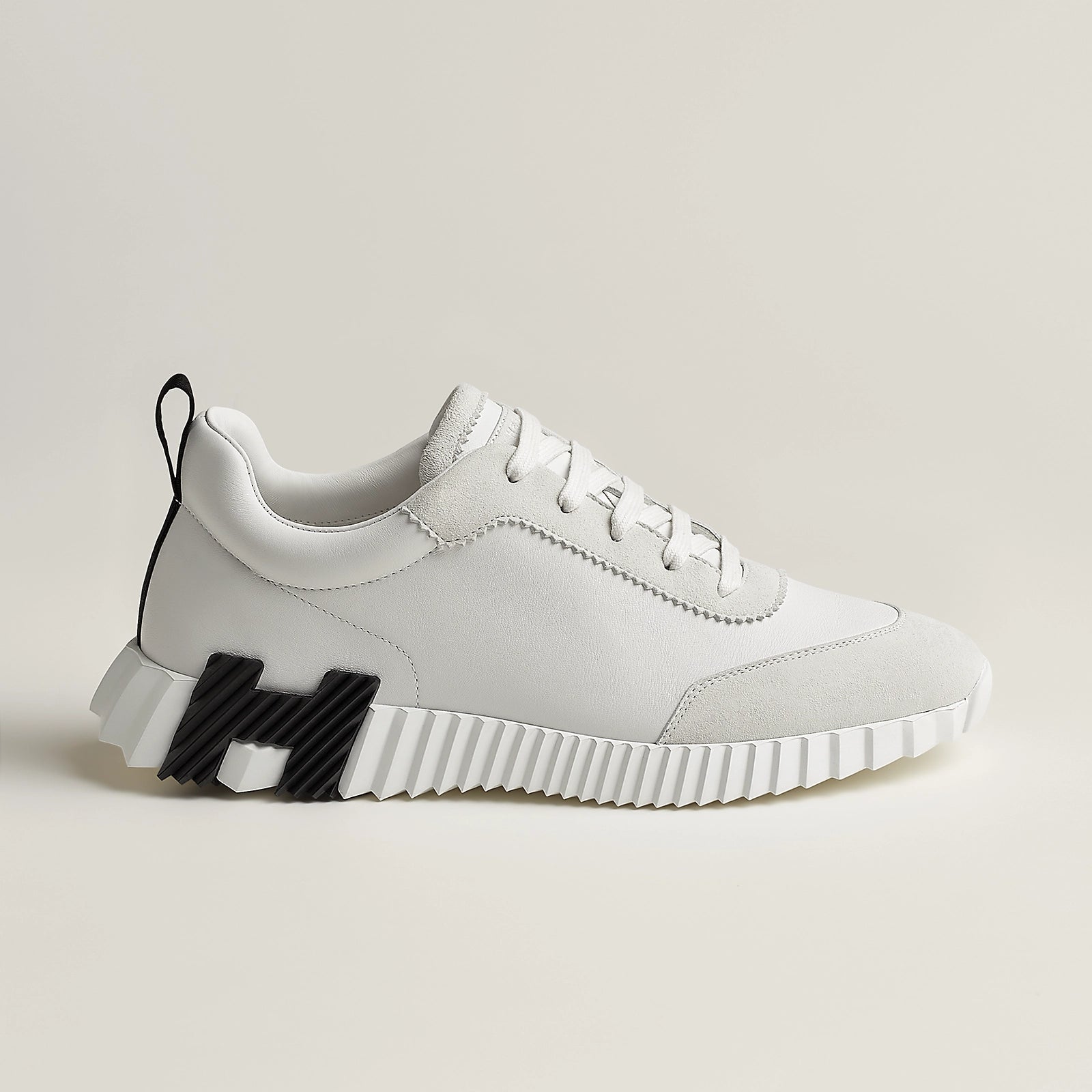 Bouncing Sneaker