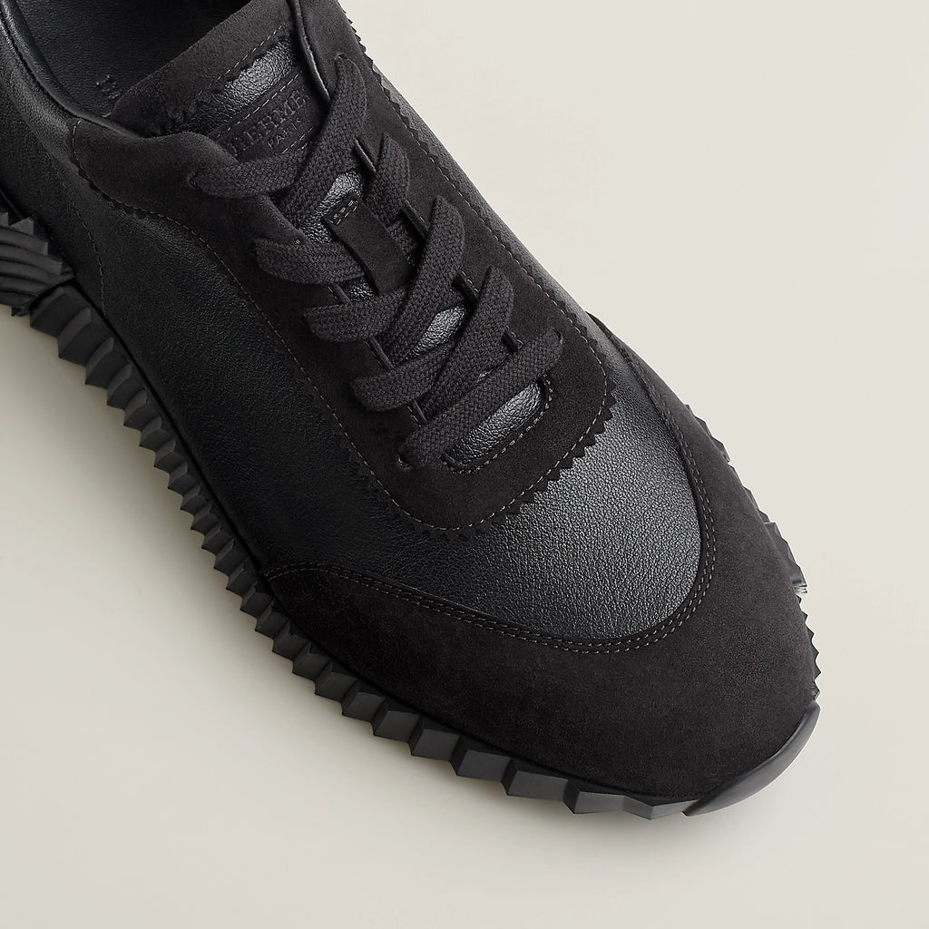 Bouncing Sneaker