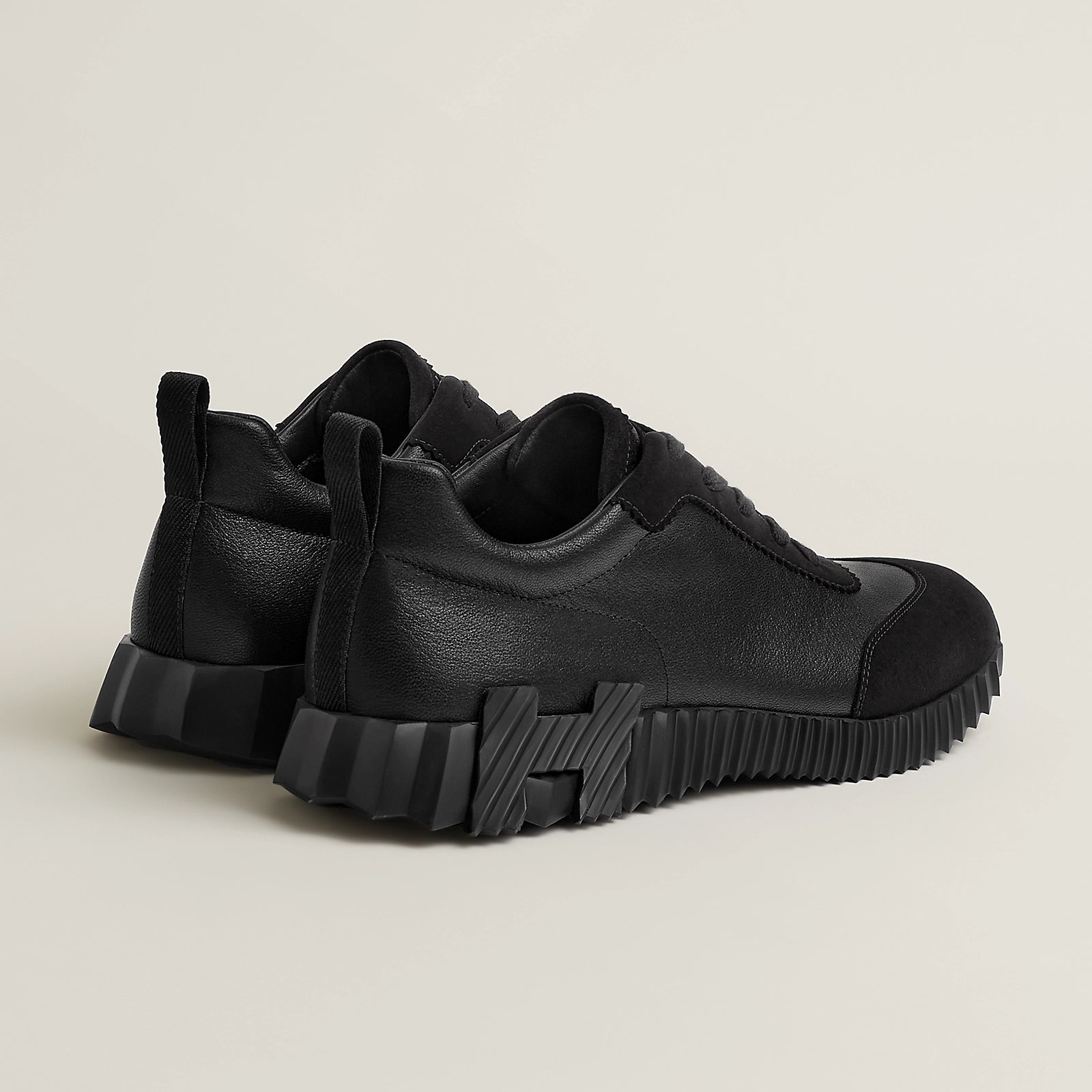 Bouncing Sneaker