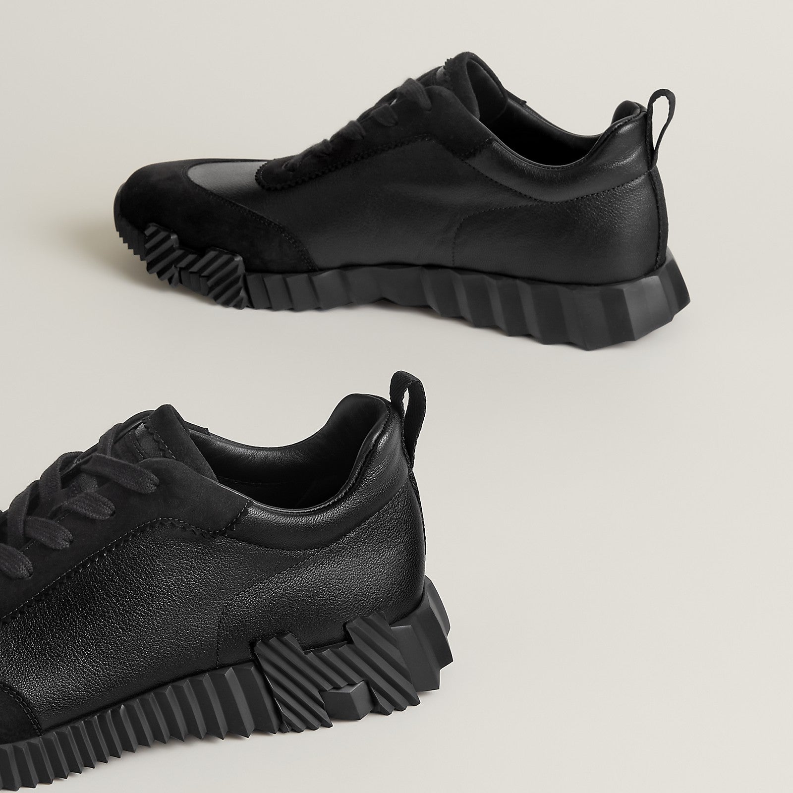 Bouncing Sneaker