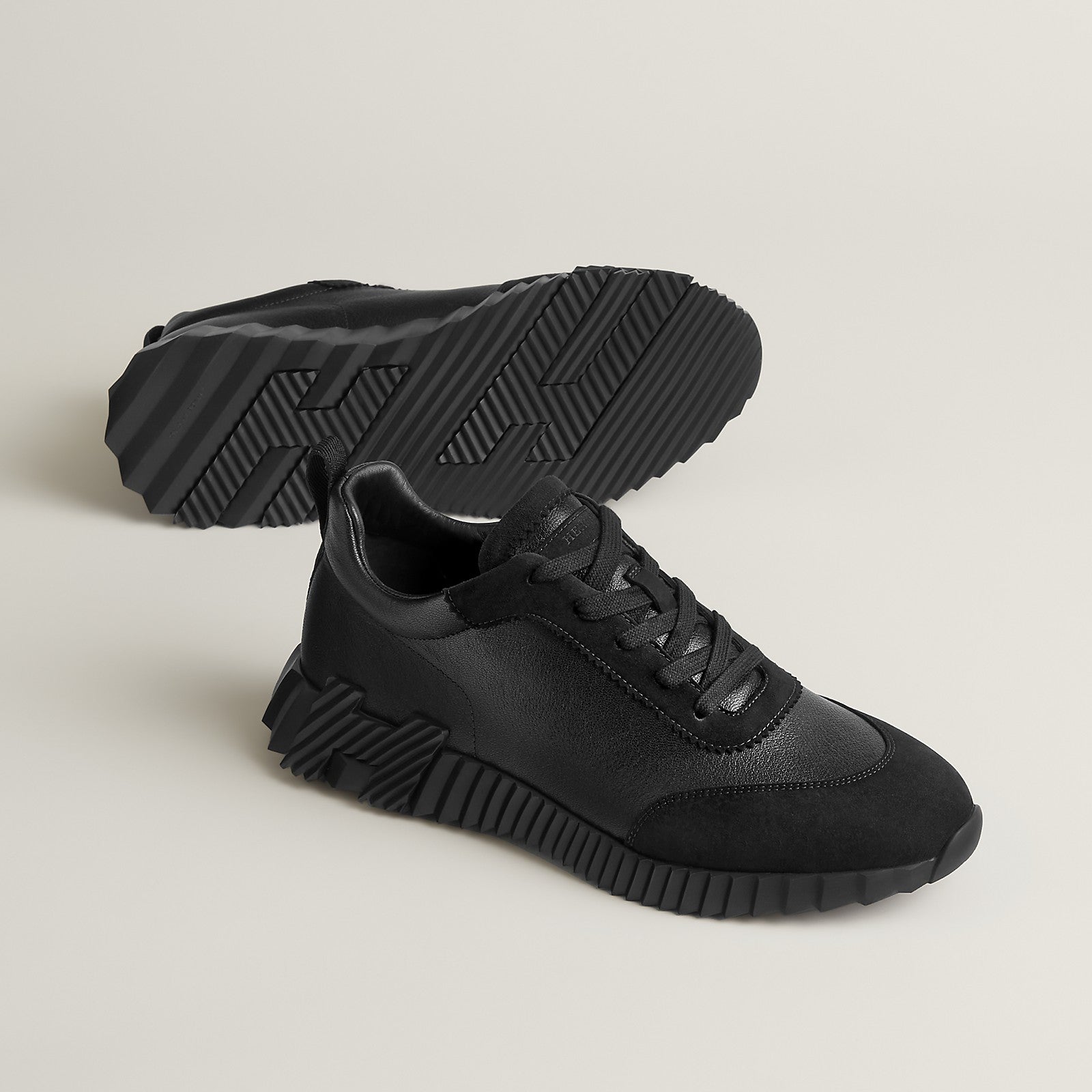 Bouncing Sneaker