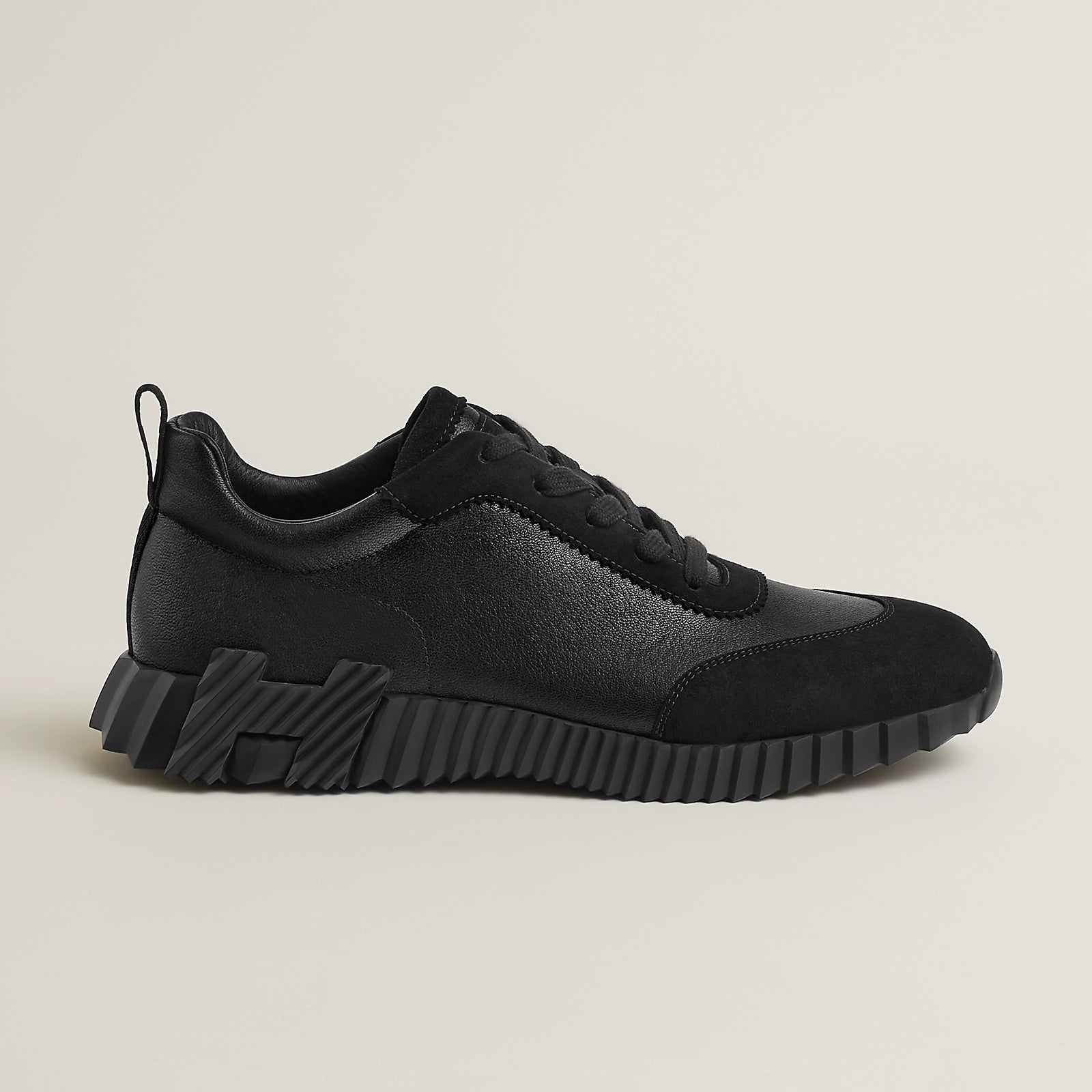 Bouncing Sneaker