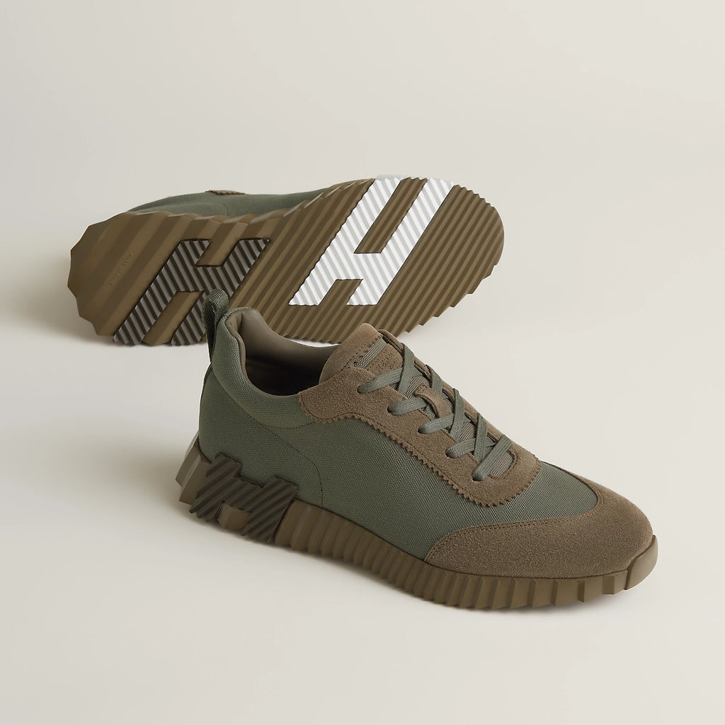 Bouncing Sneaker