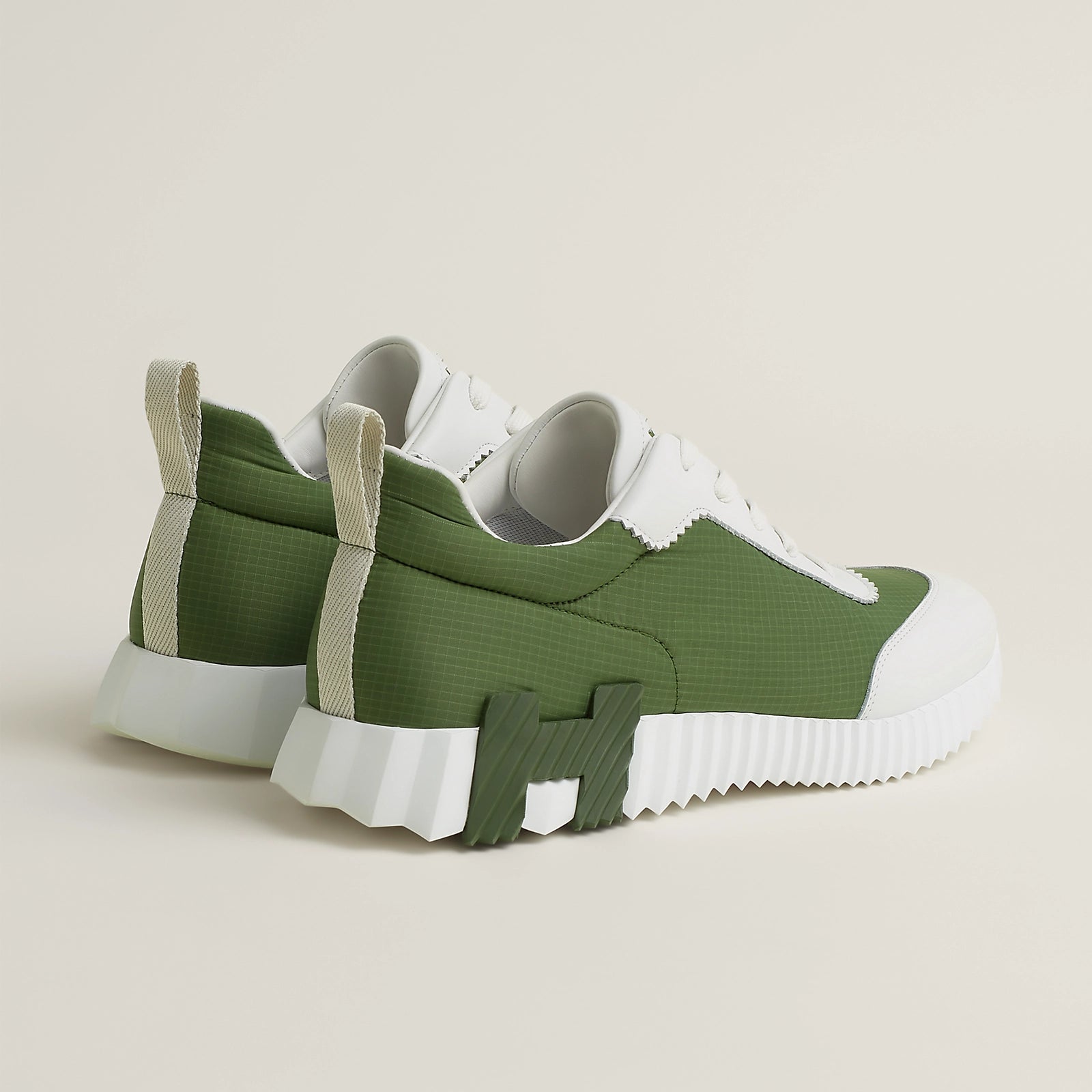 Bouncing Sneaker