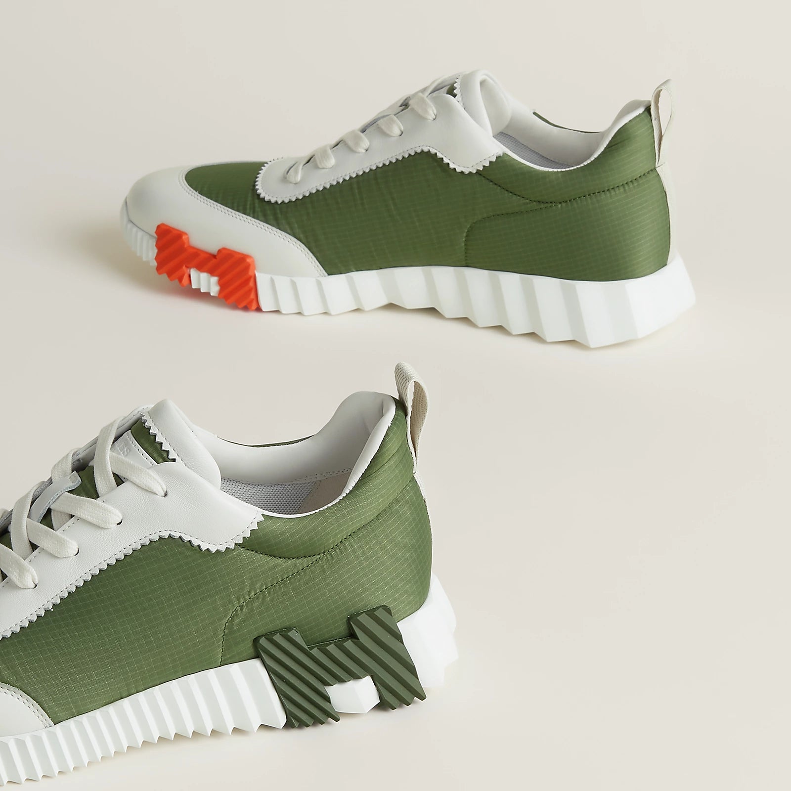 Bouncing Sneaker