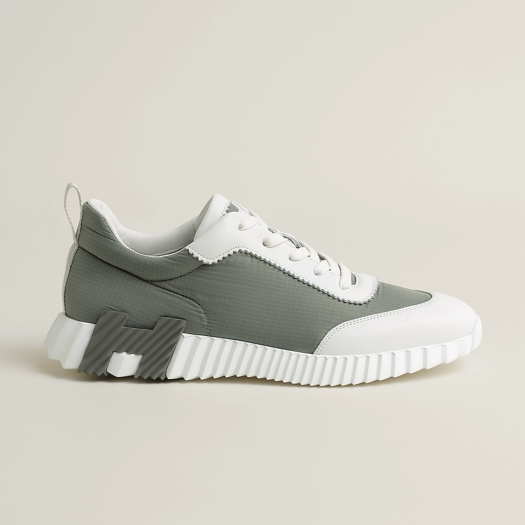 Bouncing Sneaker