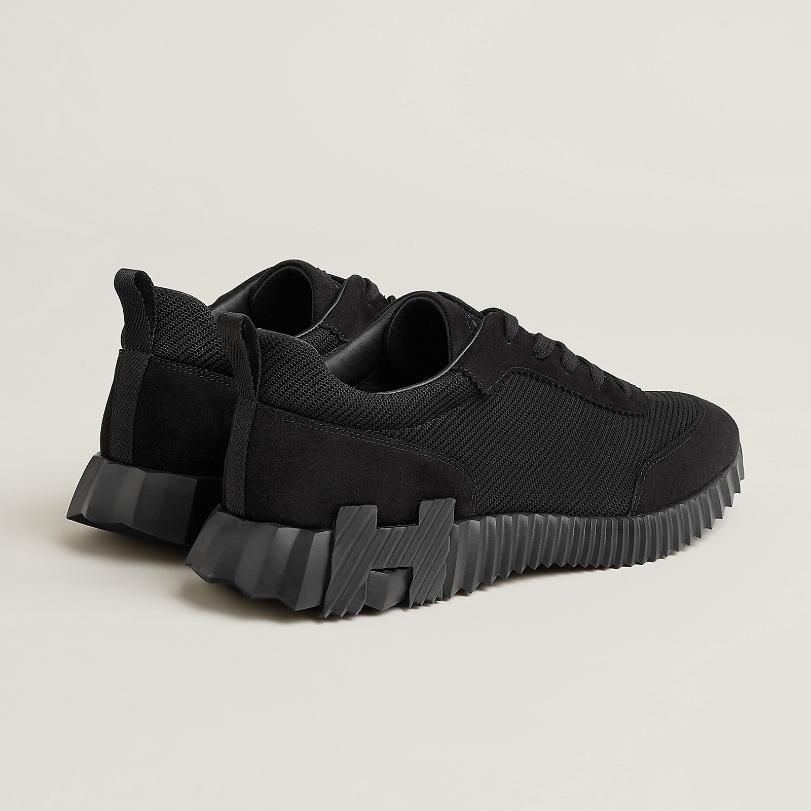 Bouncing Sneaker
