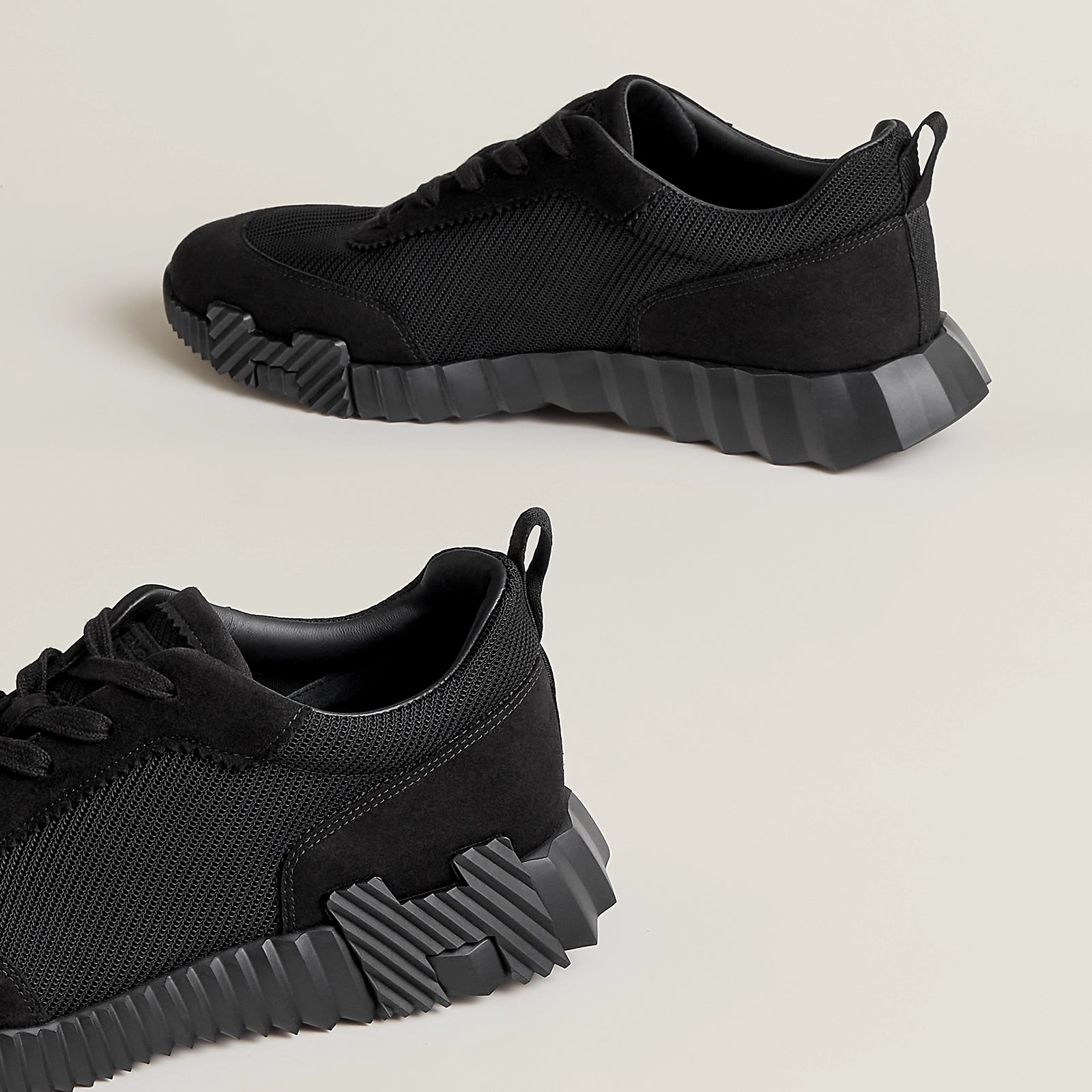 Bouncing Sneaker