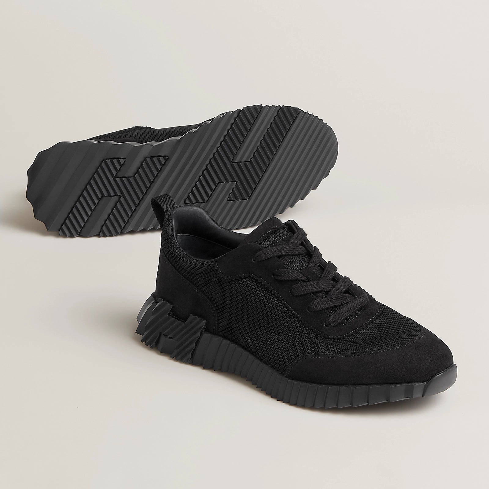 Bouncing Sneaker