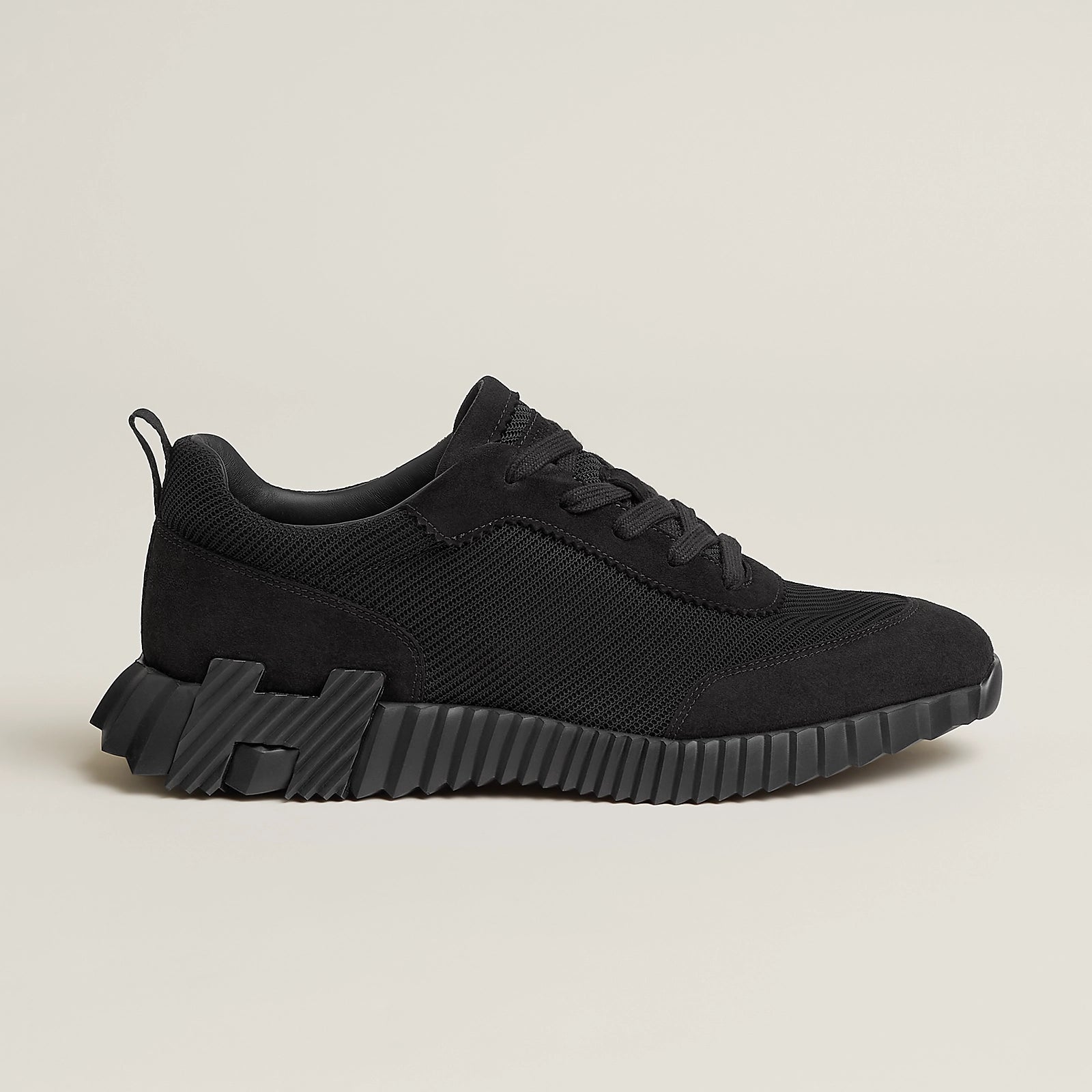 Bouncing Sneaker