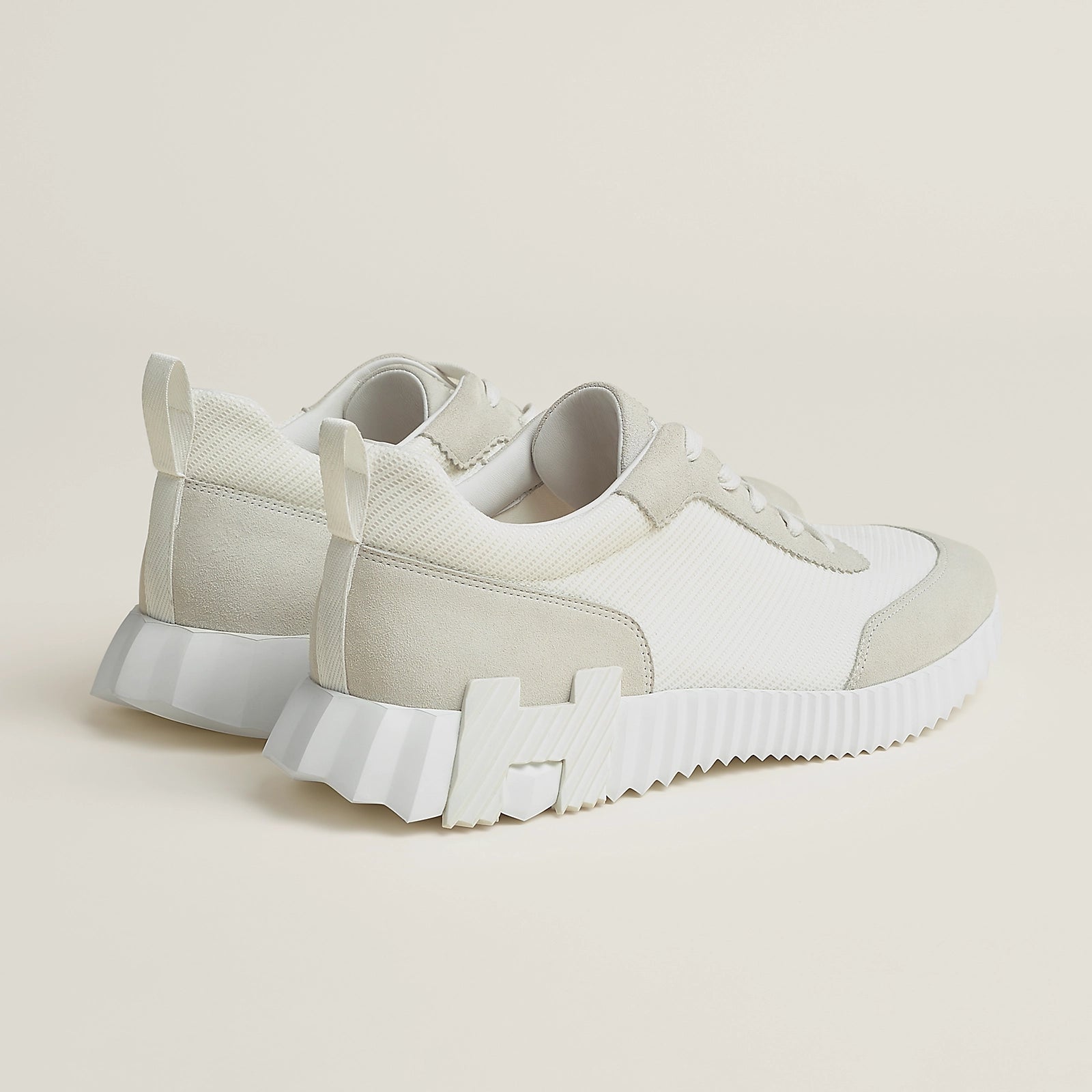 Bouncing Sneaker