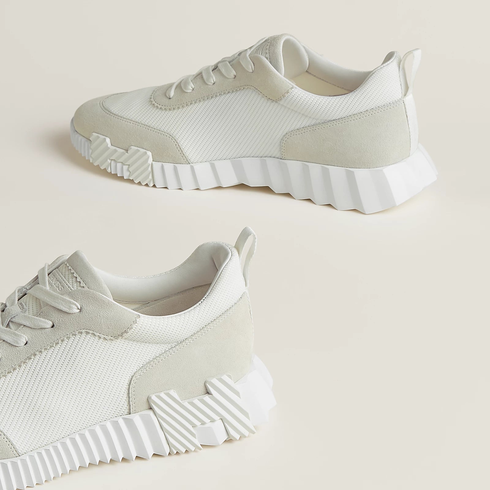 Bouncing Sneaker