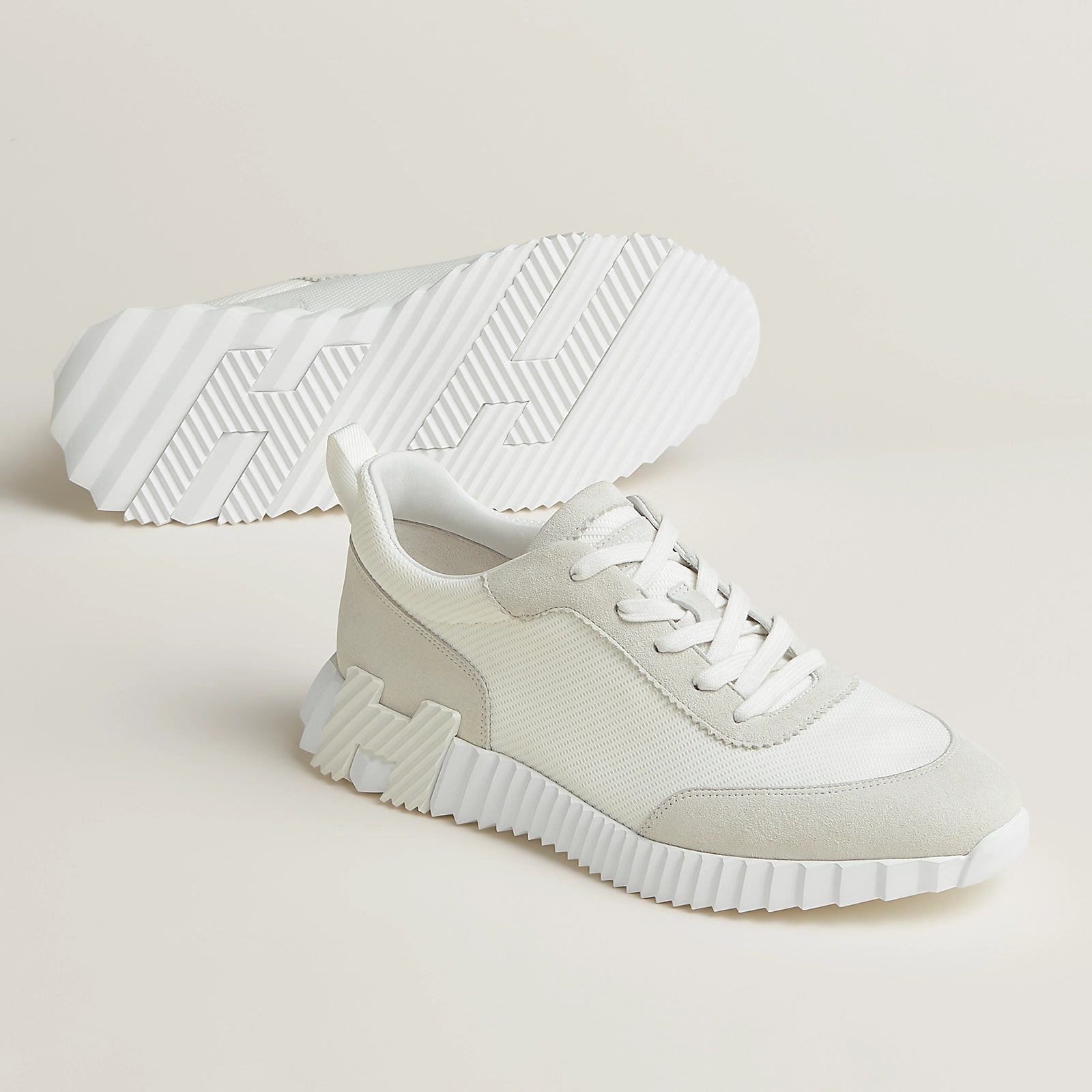 Bouncing Sneaker