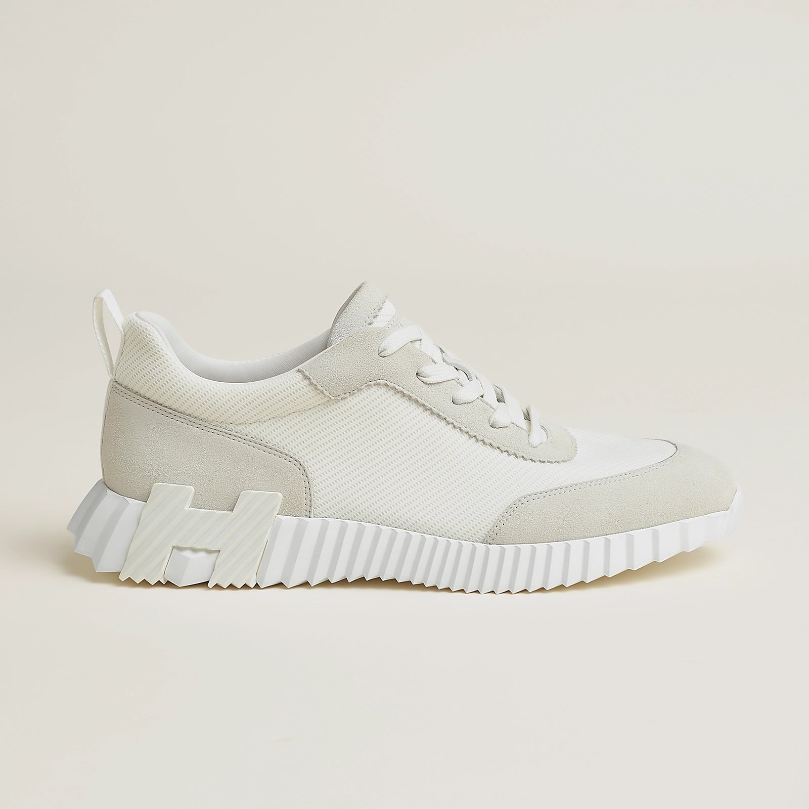 Bouncing Sneaker