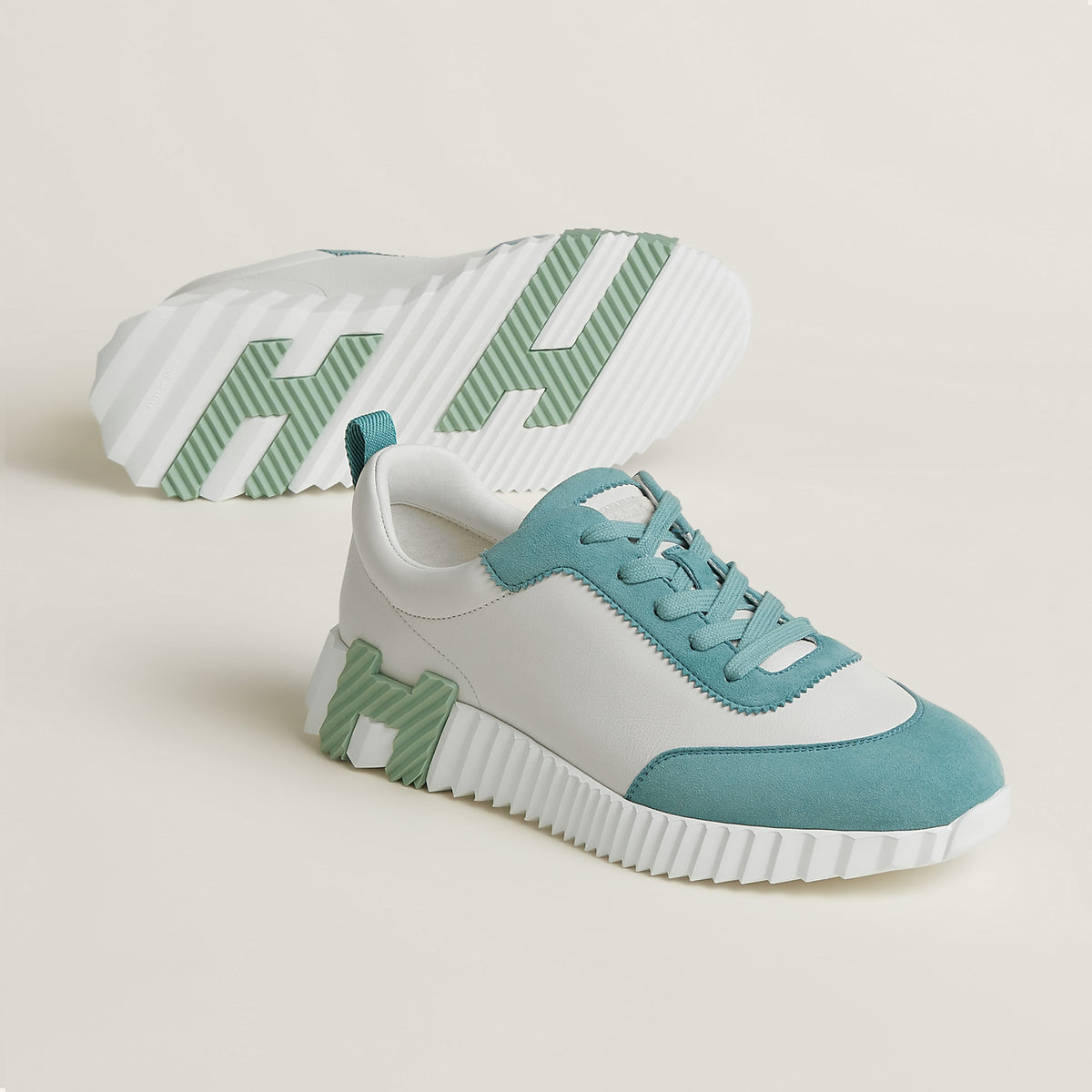 Bouncing Sneaker